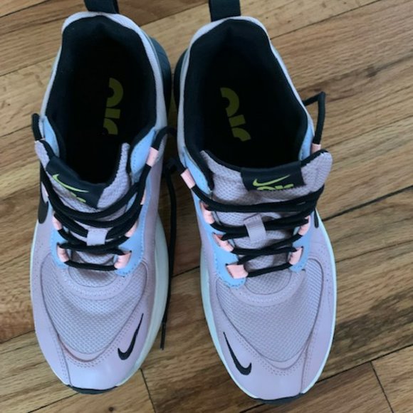 air max 200 plum chalk